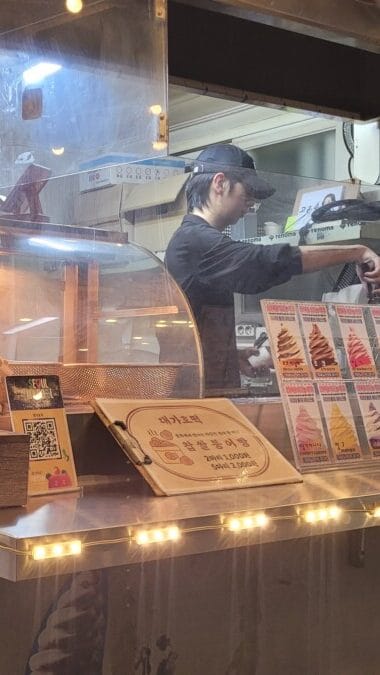 Storefront hotteok stall selling soft serve and fish-shaped pastries